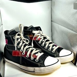 Converse High Top sneakers size 10 (women) 8 (men) in excellent condition